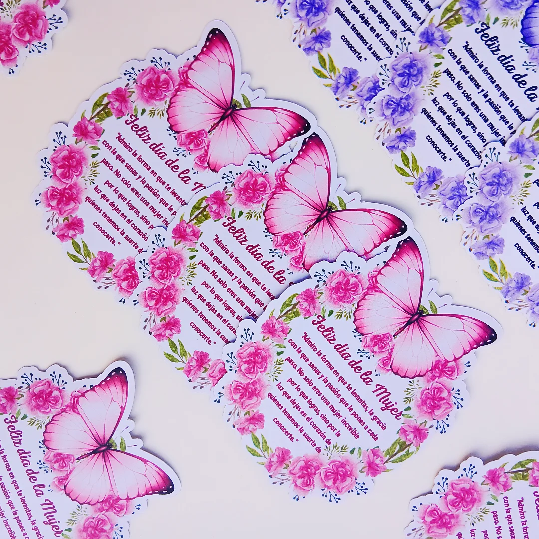 Papelería y troquelados florales con mariposas realizados por Imprela